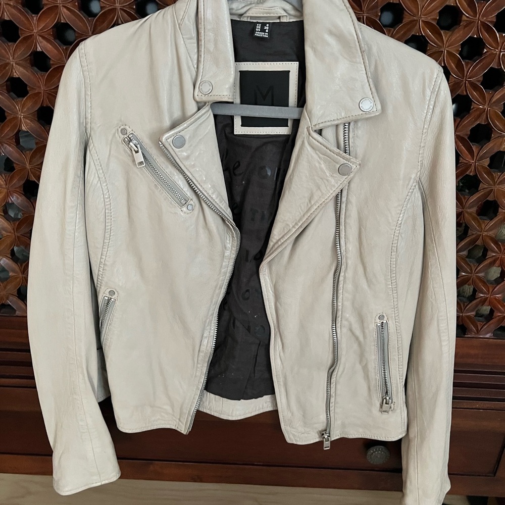Cream and Black Leather Detail